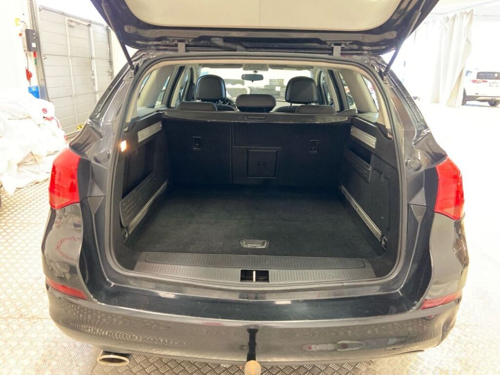 Opel Astra 2013 Musta