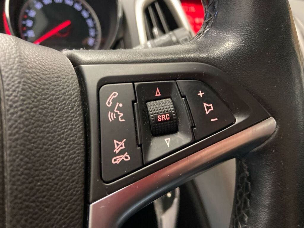 Opel Astra 2013 Musta