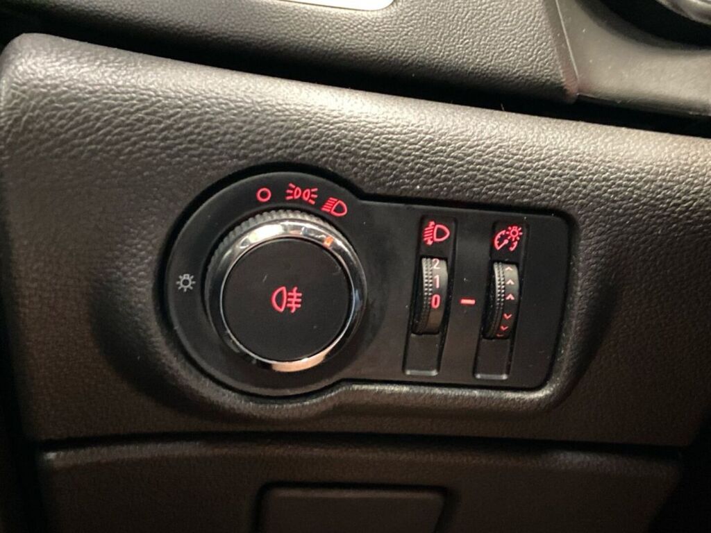 Opel Astra 2013 Musta