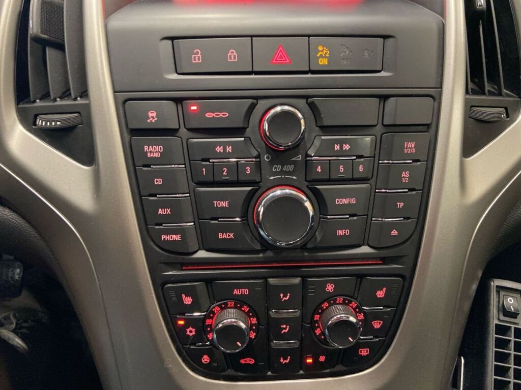 Opel Astra 2013 Musta