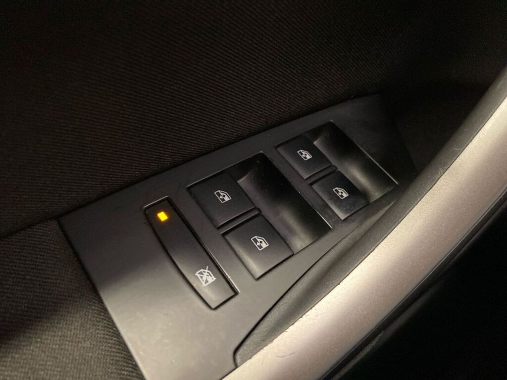 Opel Astra 2013 Musta