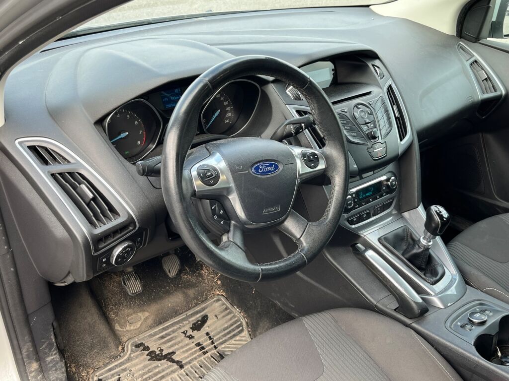 Ford Focus 2012 Harmaa