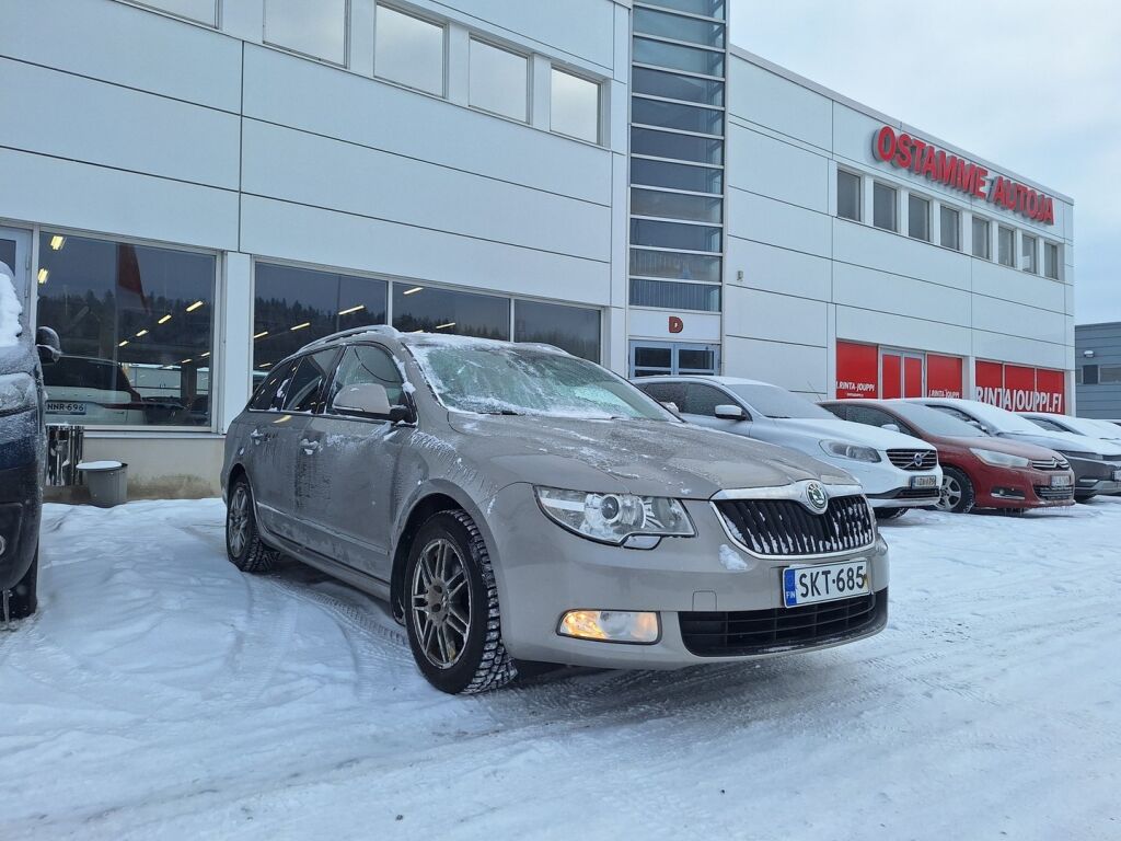 Skoda Superb 2012 Ruskea (beige)