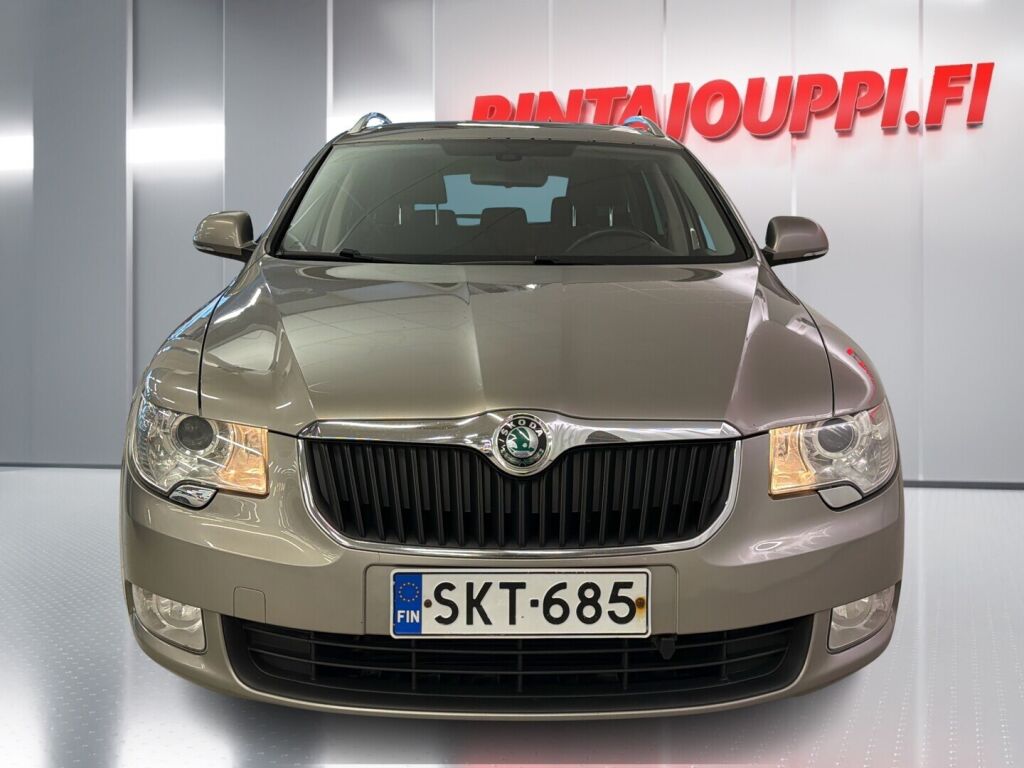Skoda Superb 2012 Ruskea (beige)