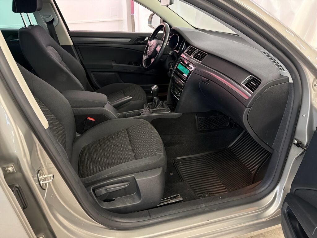 Skoda Superb 2012 Ruskea (beige)