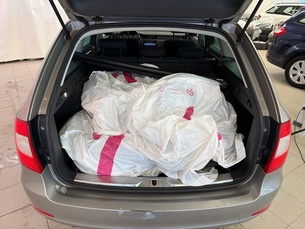 Skoda Superb 2012 Ruskea (beige)