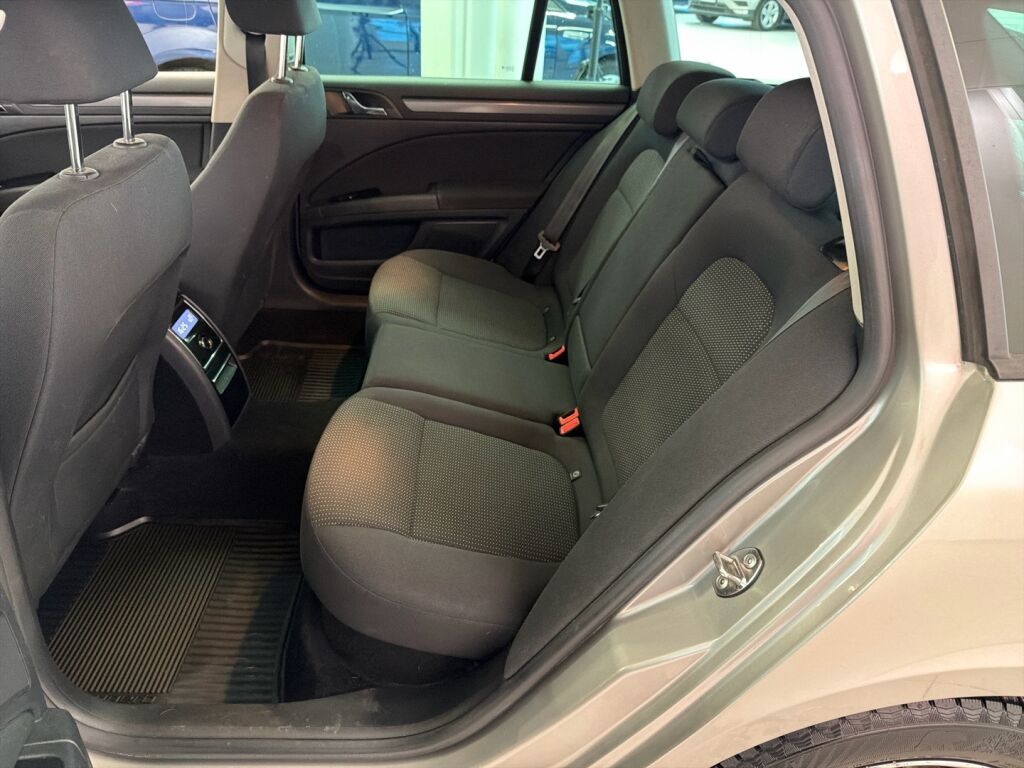 Skoda Superb 2012 Ruskea (beige)