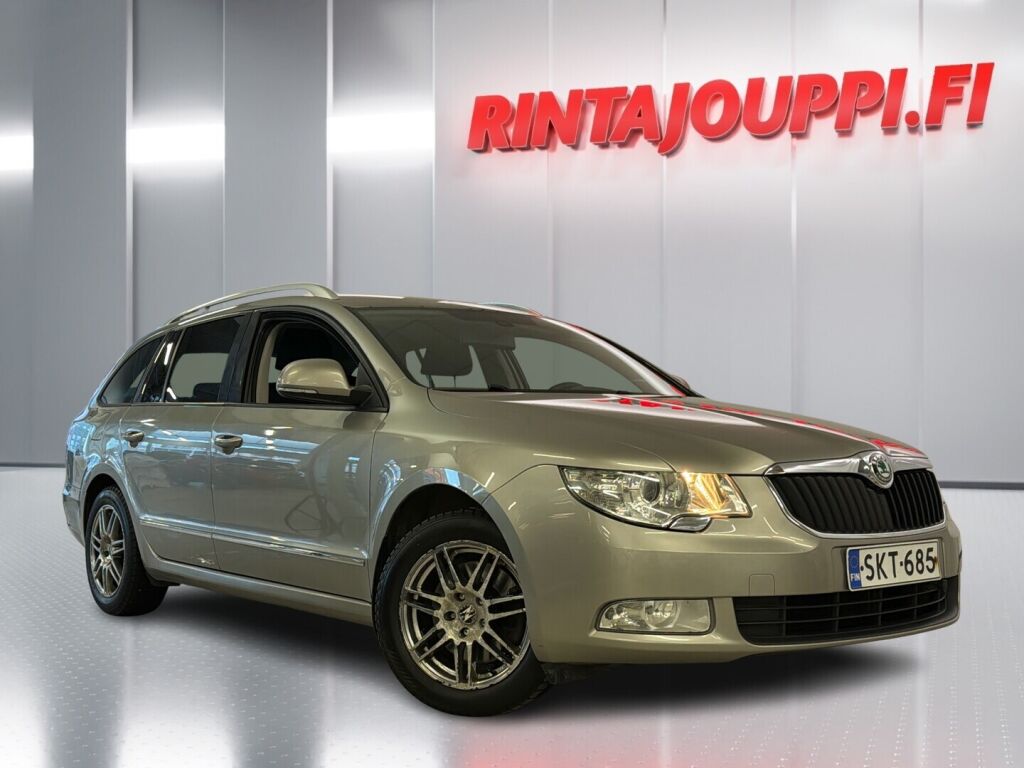 Skoda Superb 2012 Ruskea (beige)