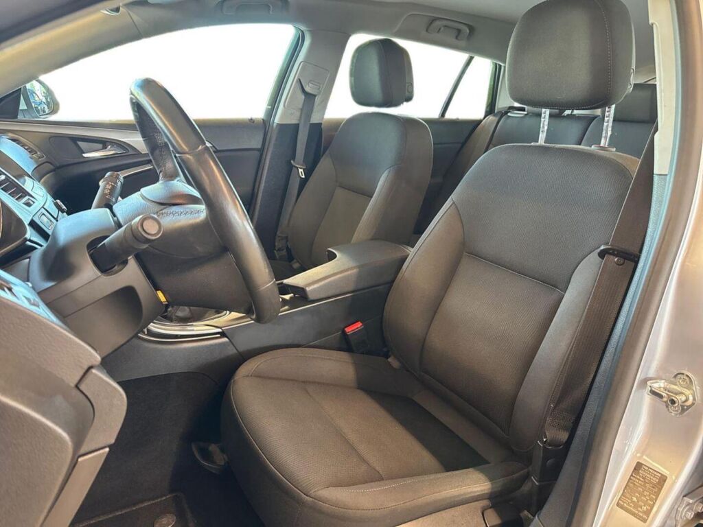 Opel Insignia 2013 Hopea