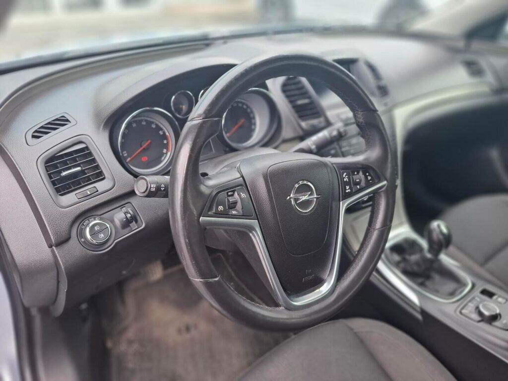 Opel Insignia 2013 Hopea