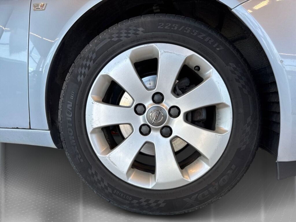 Opel Insignia 2013 Hopea
