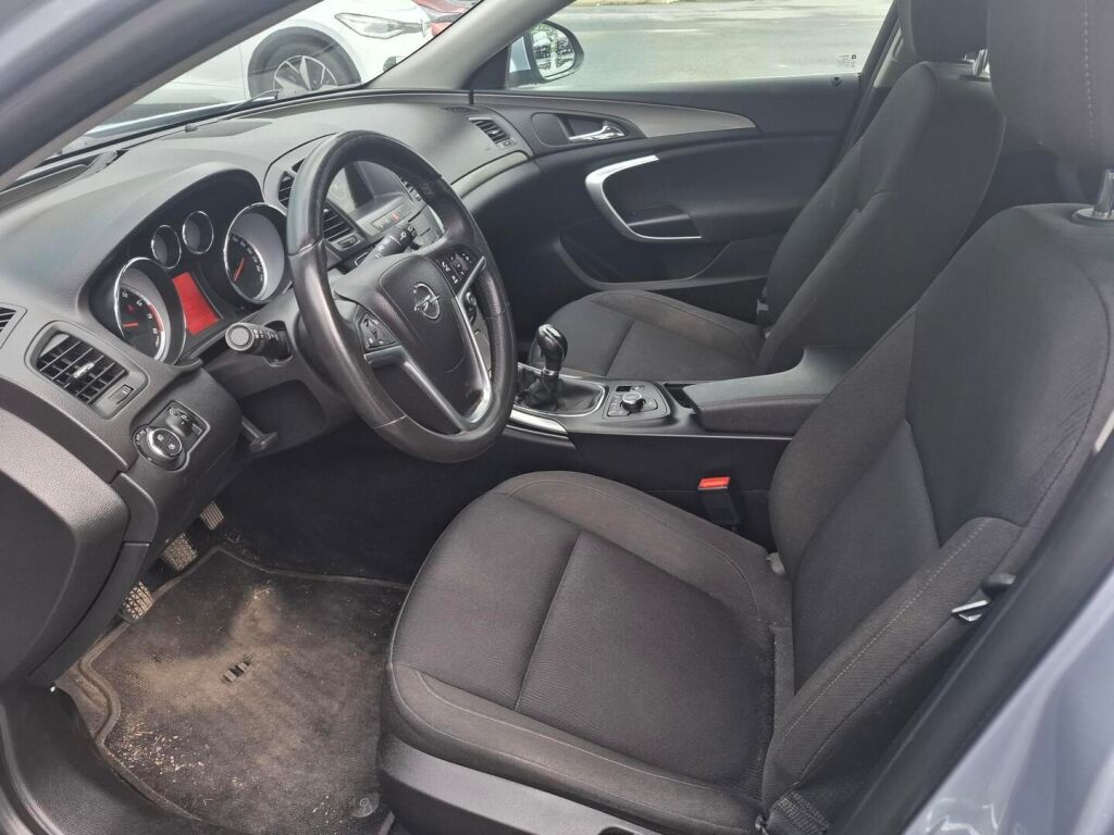 Opel Insignia 2013 Hopea