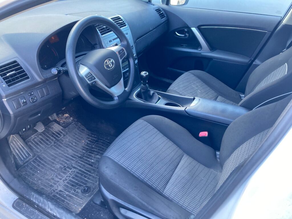 Toyota Avensis 2013 Valkoinen