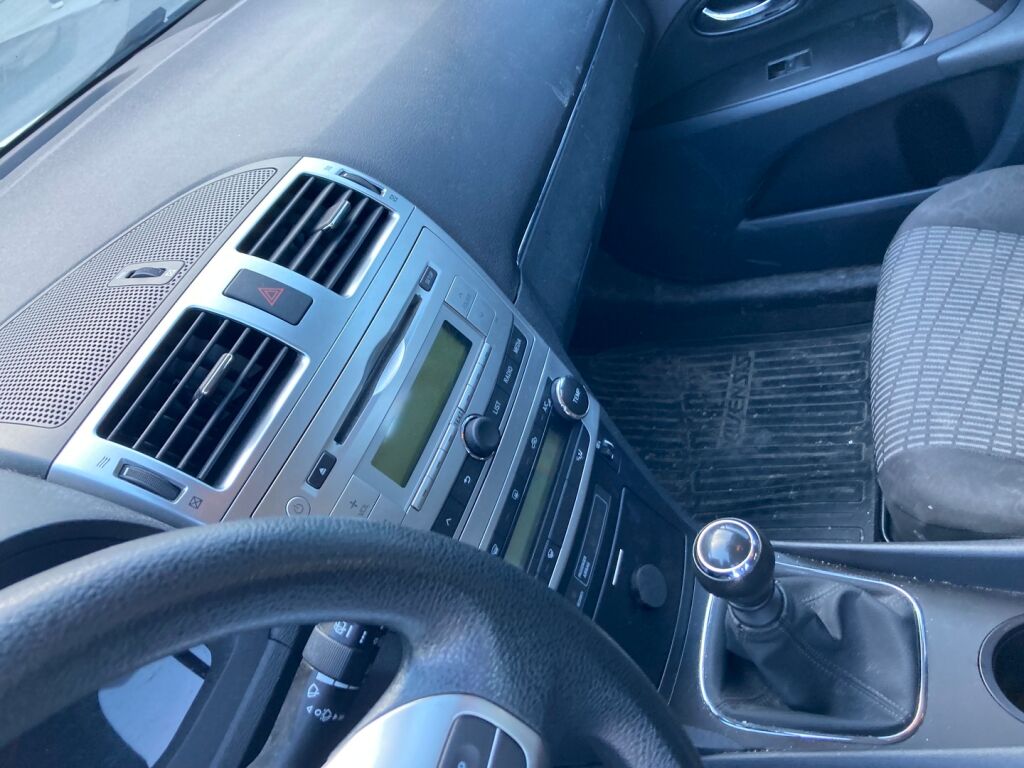 Toyota Avensis 2013 Valkoinen