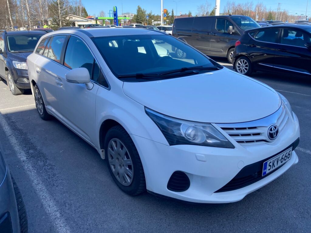 Toyota Avensis 2013 Valkoinen
