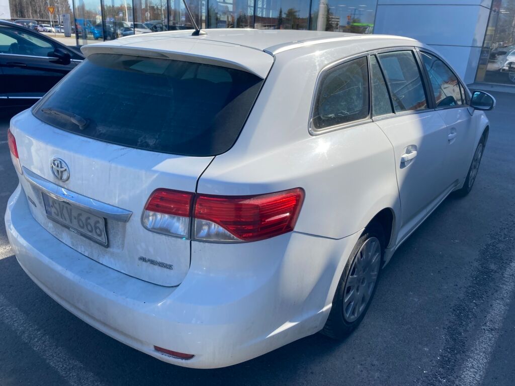 Toyota Avensis 2013 Valkoinen