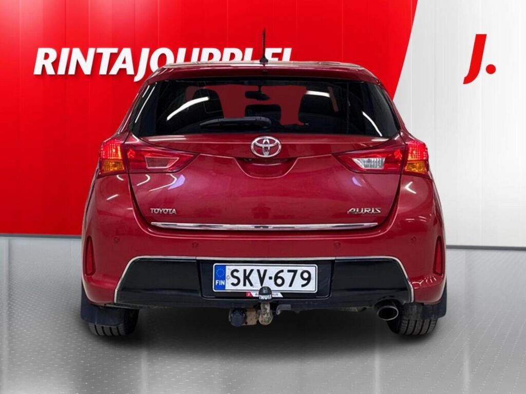 Toyota Auris 2013 Punainen
