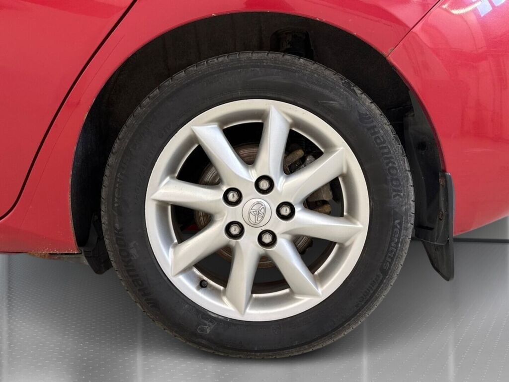 Toyota Auris 2013 Punainen