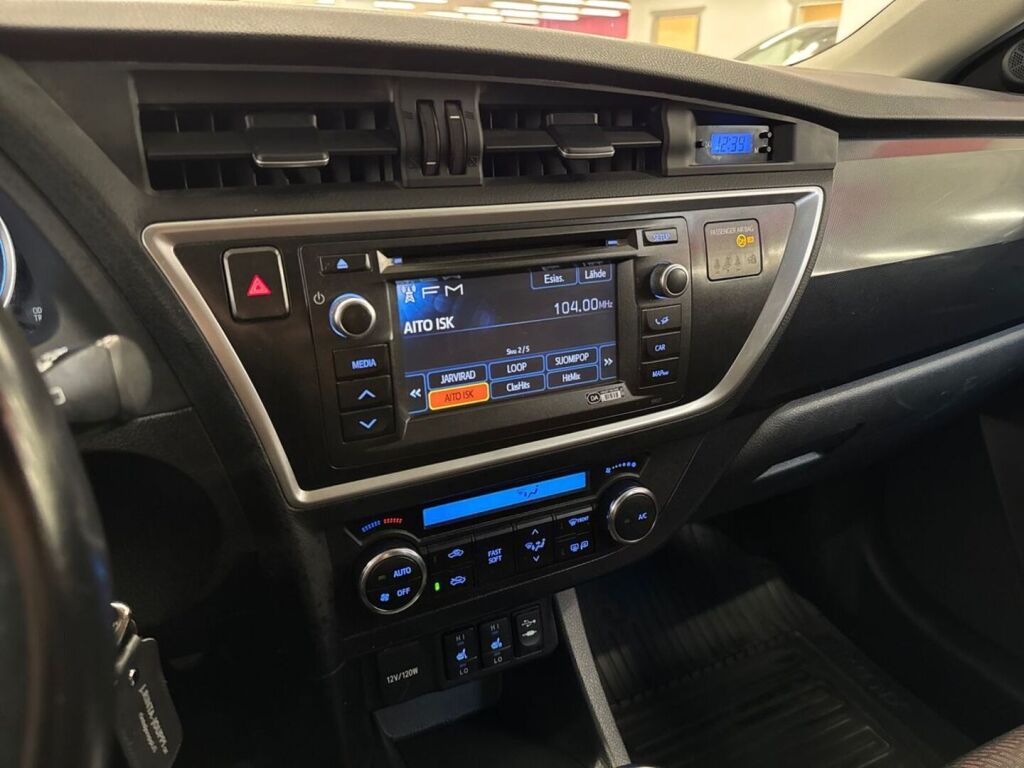 Toyota Auris 2013 Punainen