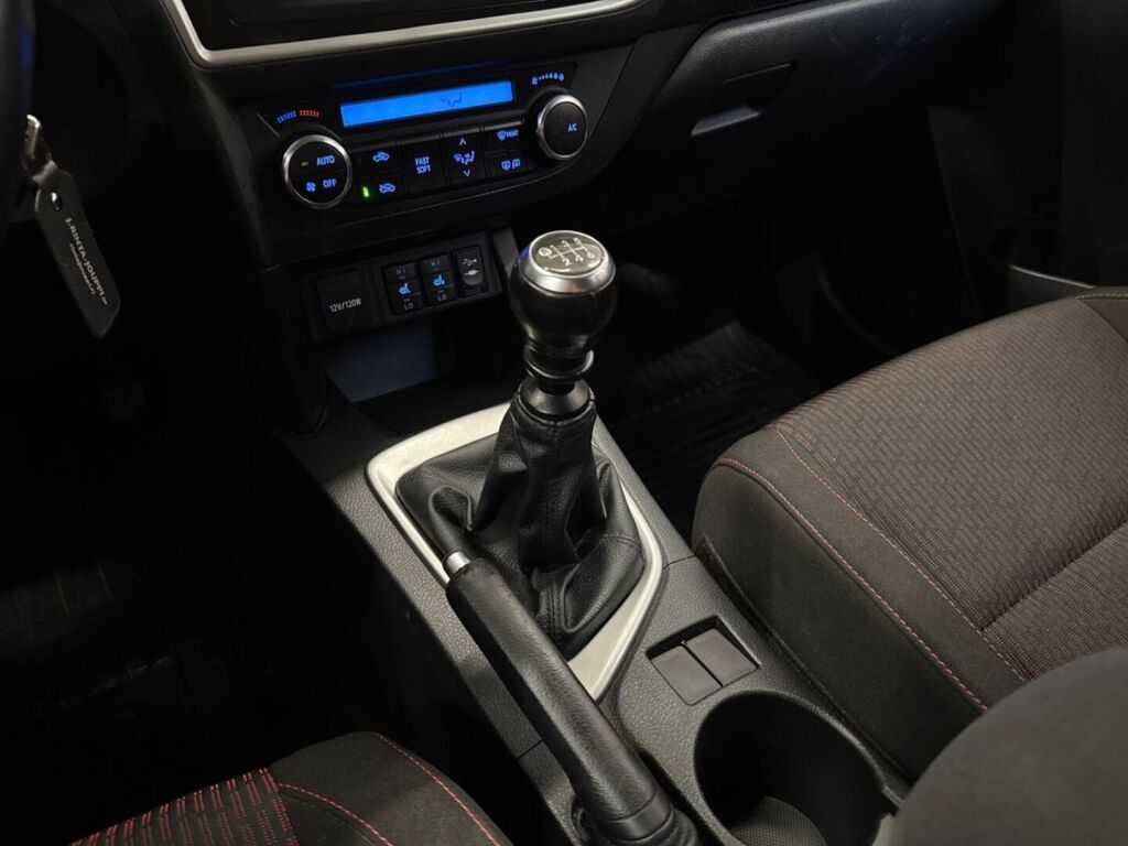 Toyota Auris 2013 Punainen