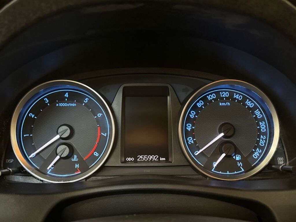 Toyota Auris 2013 Punainen
