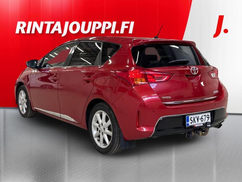 Toyota Auris 2013 Punainen