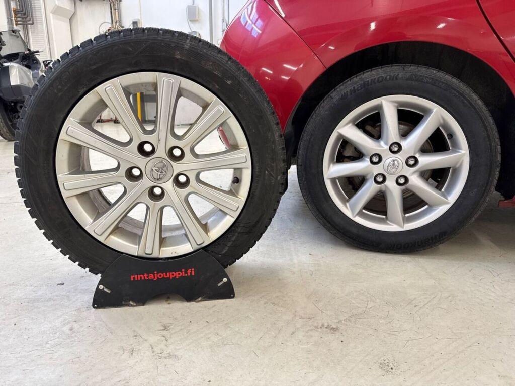 Toyota Auris 2013 Punainen