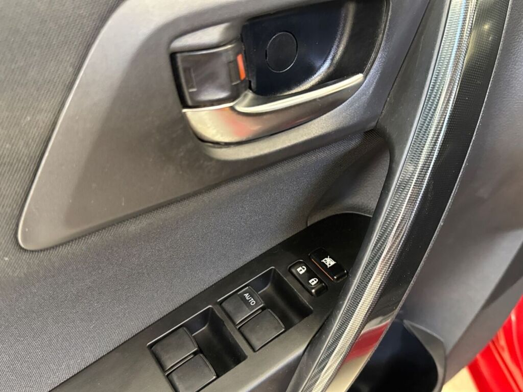 Toyota Auris 2013 Punainen