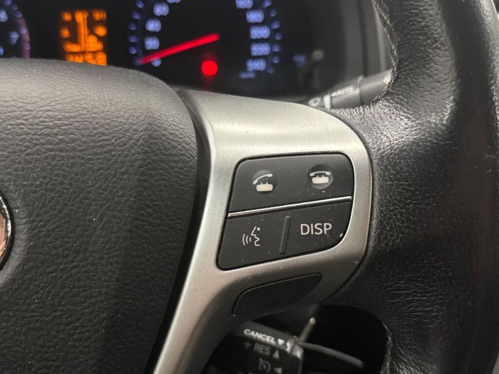 Toyota Avensis 2013 Sininen