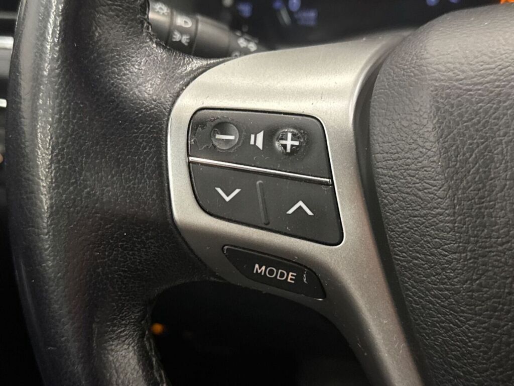 Toyota Avensis 2013 Sininen