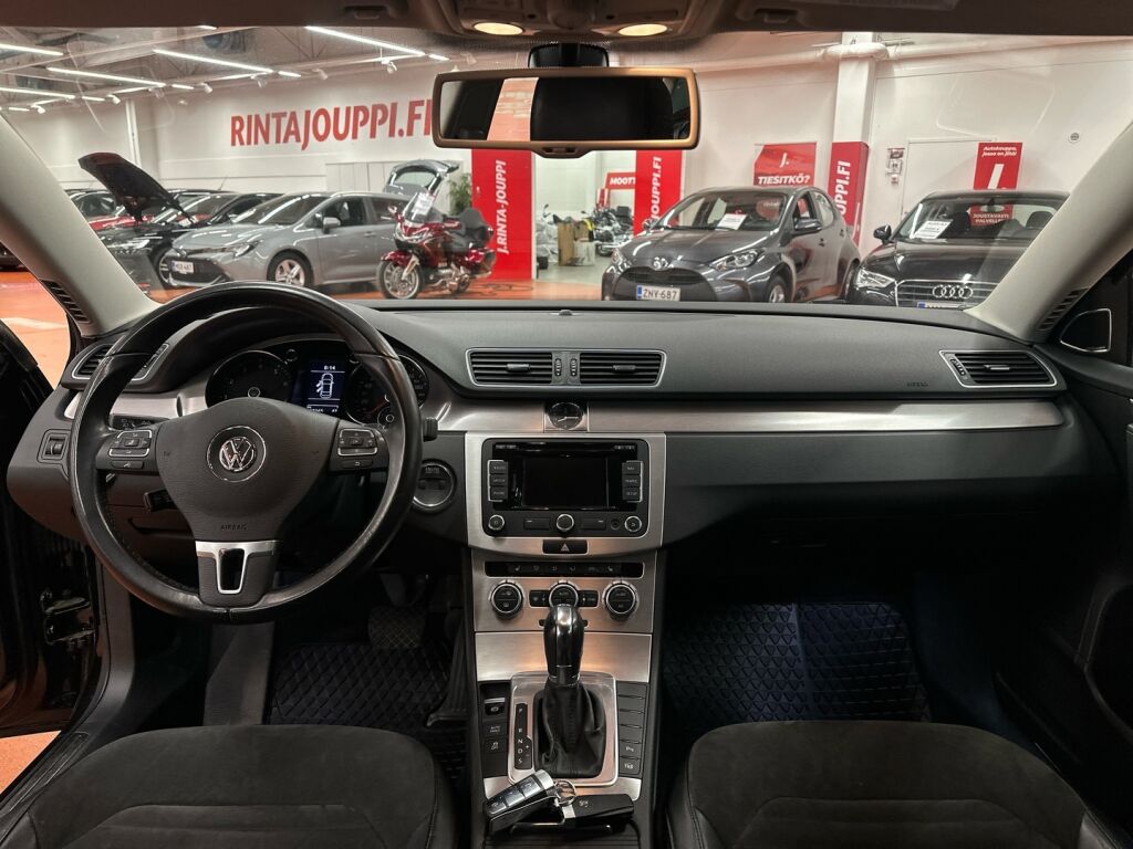 Volkswagen Passat 2012 Musta