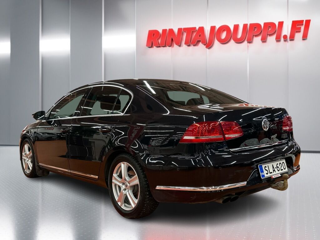 Volkswagen Passat 2012 Musta