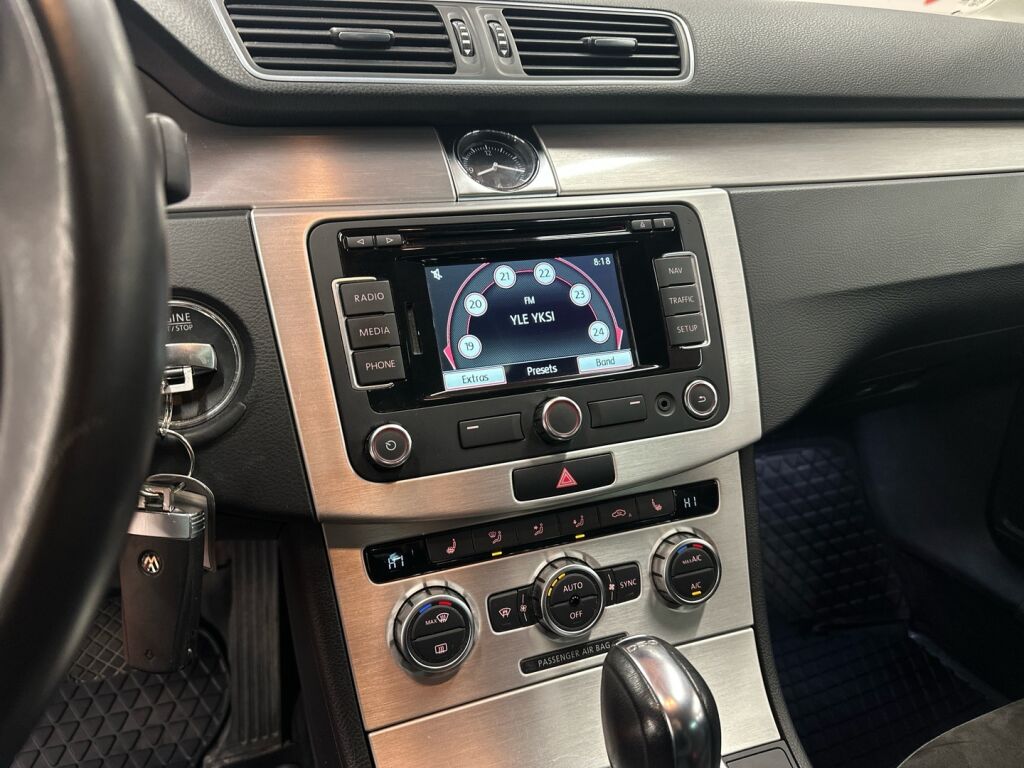 Volkswagen Passat 2012 Musta