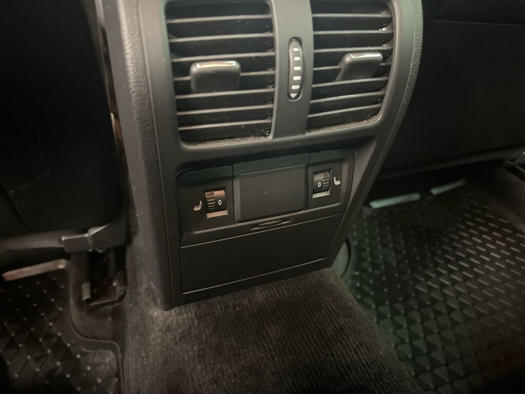 Volkswagen Passat 2012 Musta