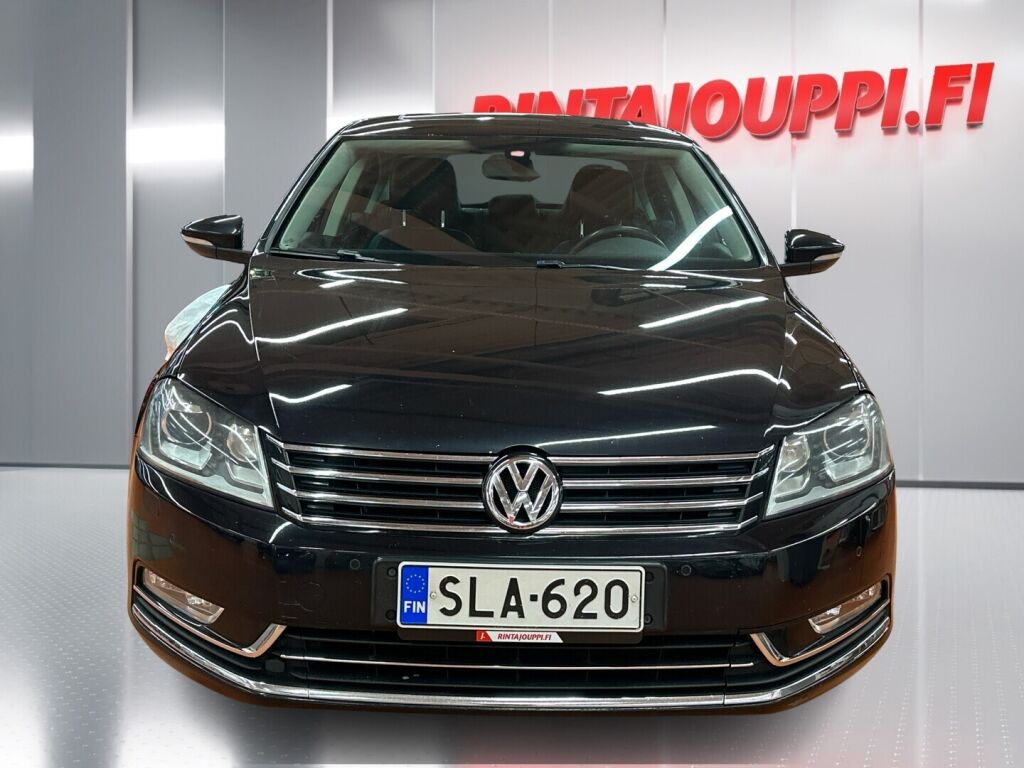 Volkswagen Passat 2012 Musta