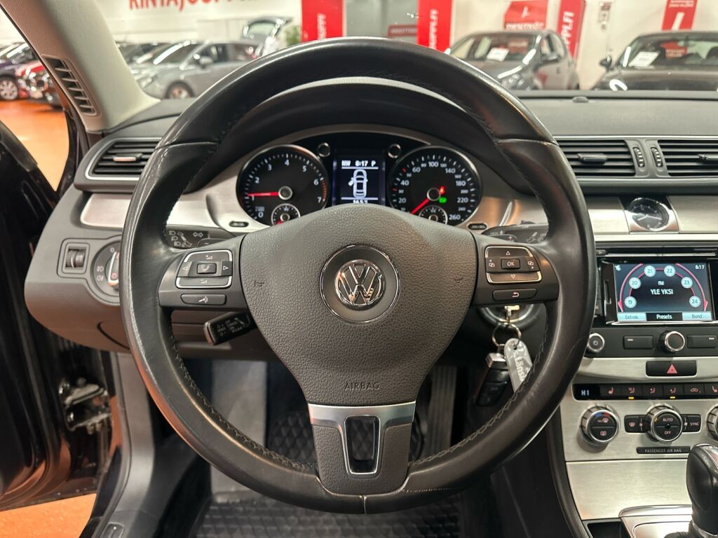 Volkswagen Passat 2012 Musta