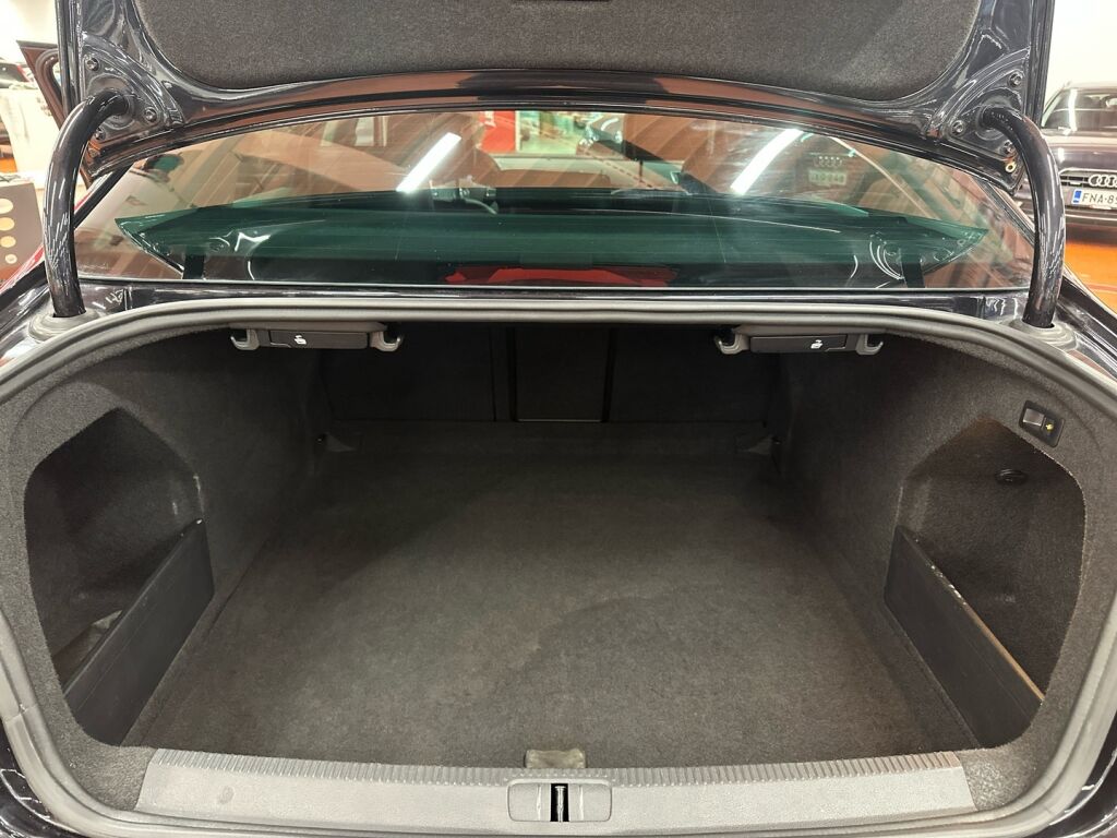 Volkswagen Passat 2012 Musta