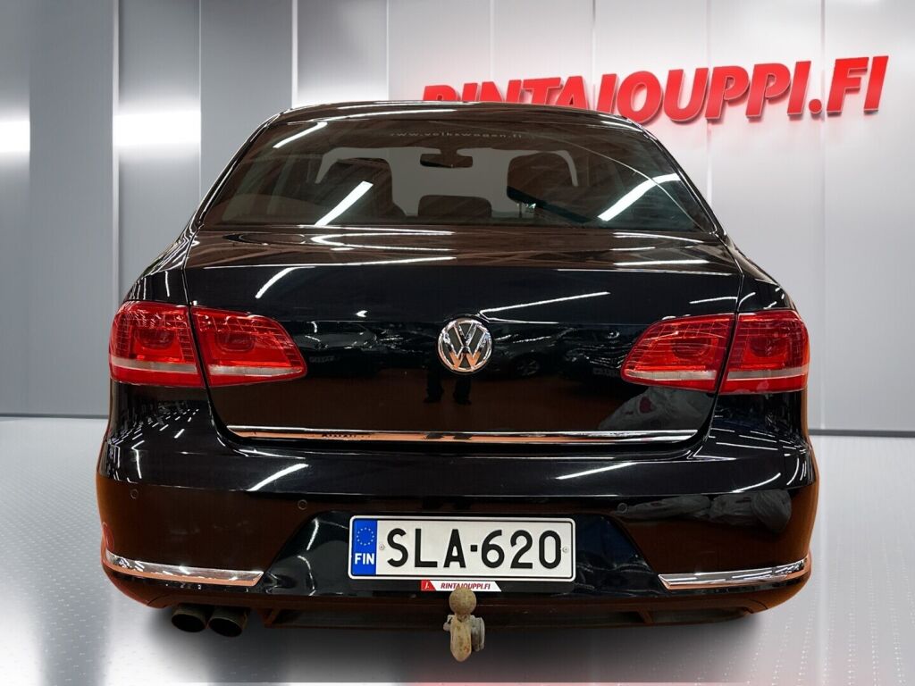 Volkswagen Passat 2012 Musta