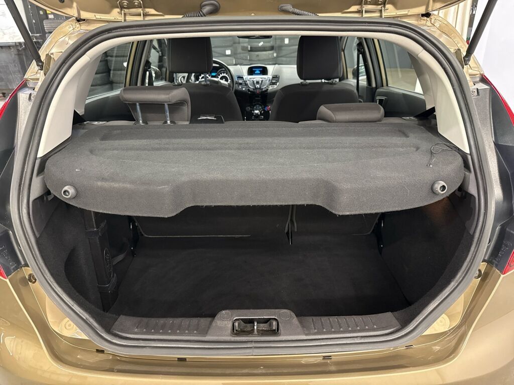 Ford Fiesta 2013 Ruskea (beige)