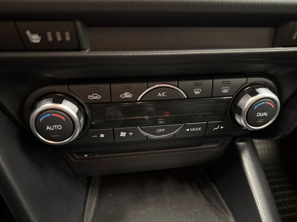 Mazda Mazda3 2015 Musta