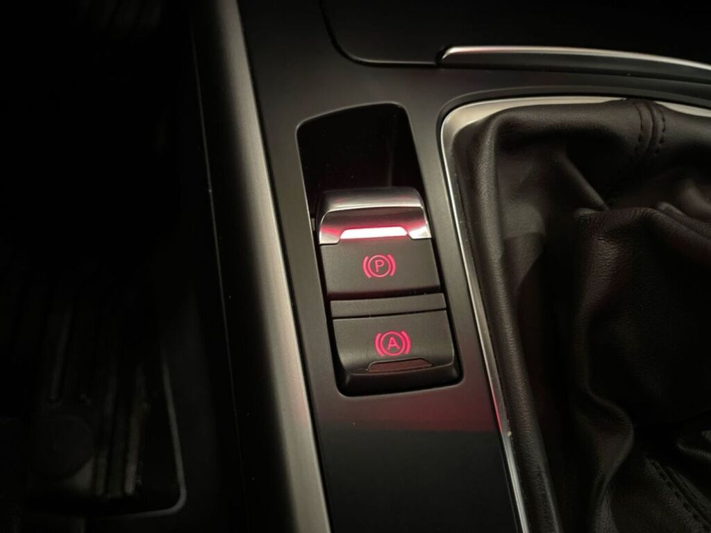 Audi A4 2012 Musta