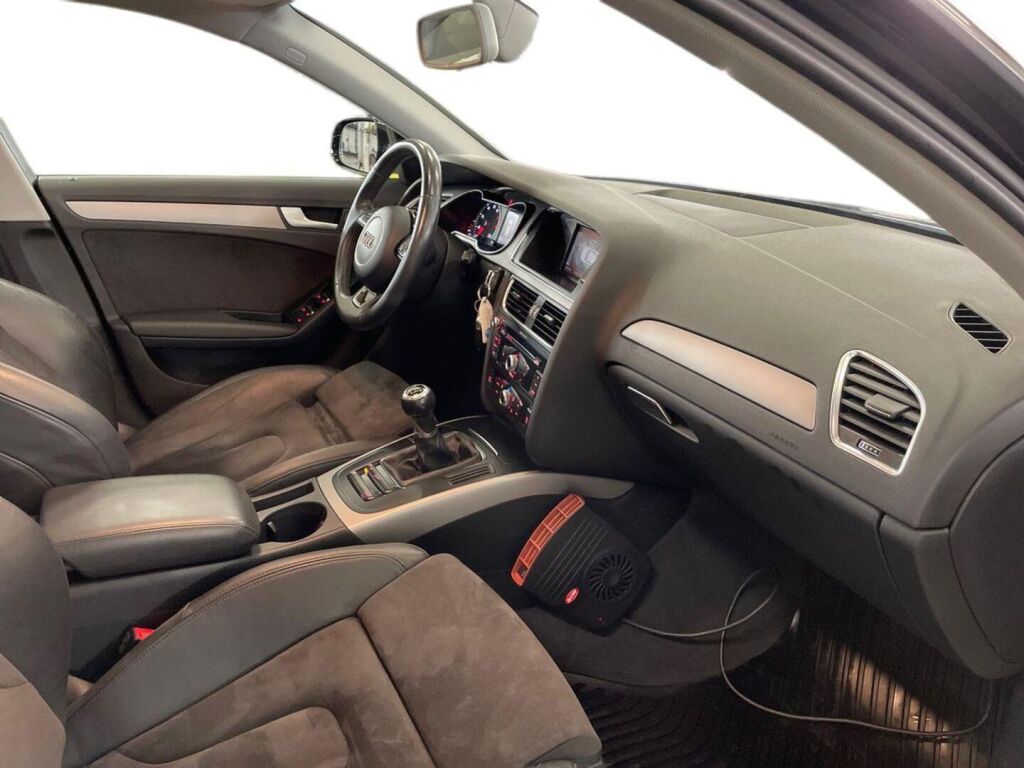 Audi A4 2012 Musta