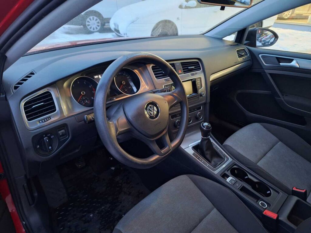 Volkswagen Golf 2013 Punainen