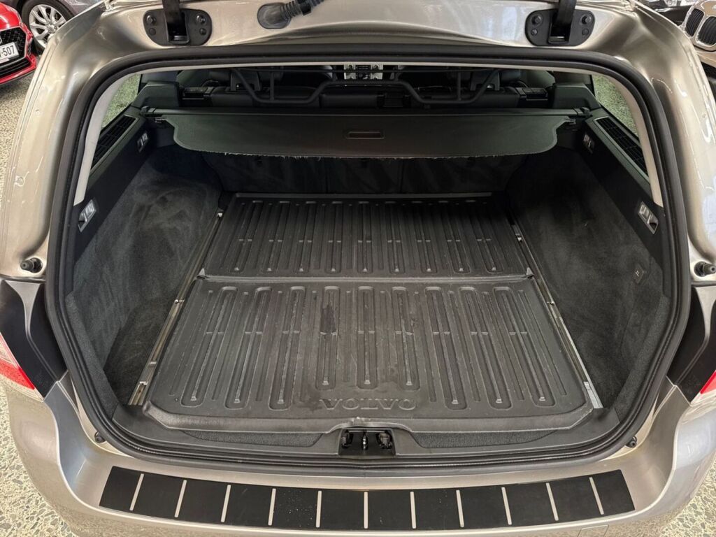 Volvo V70 2014 Ruskea (beige)