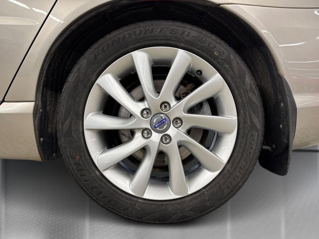 Volvo V70 2014 Ruskea (beige)