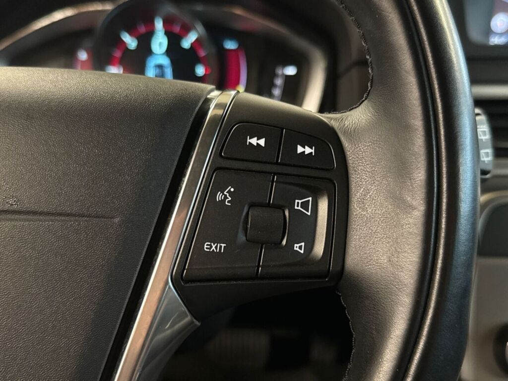 Volvo V70 2014 Ruskea (beige)