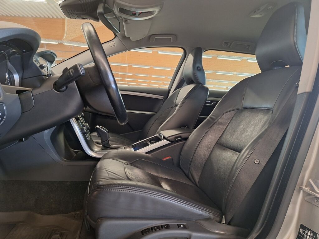 Volvo V70 2014 Ruskea (beige)
