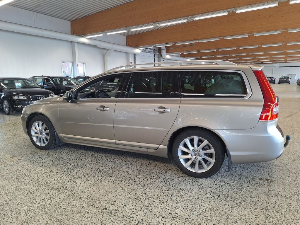 Volvo V70 2014 Ruskea (beige)