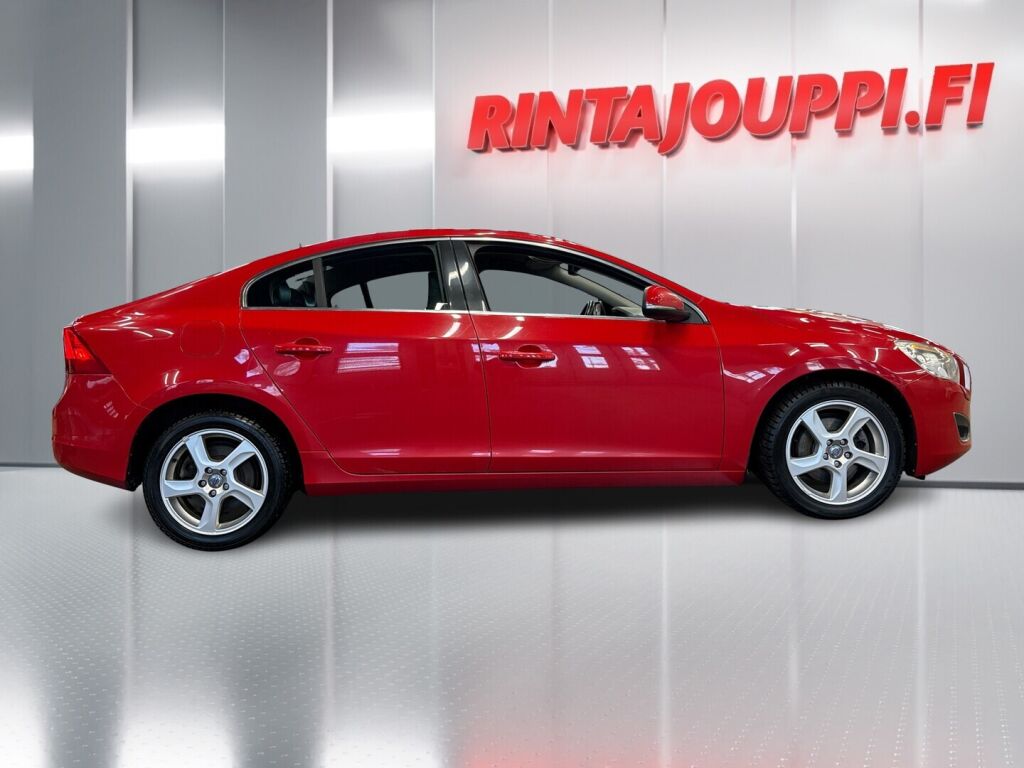 Volvo S60 2013 Punainen