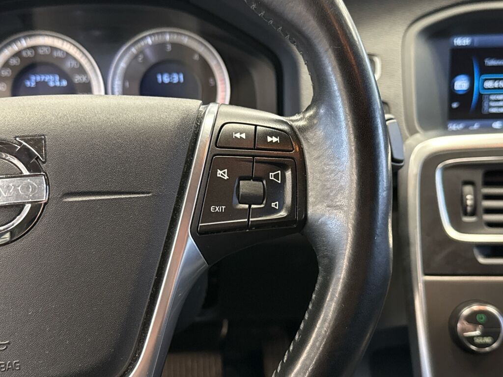 Volvo S60 2013 Punainen